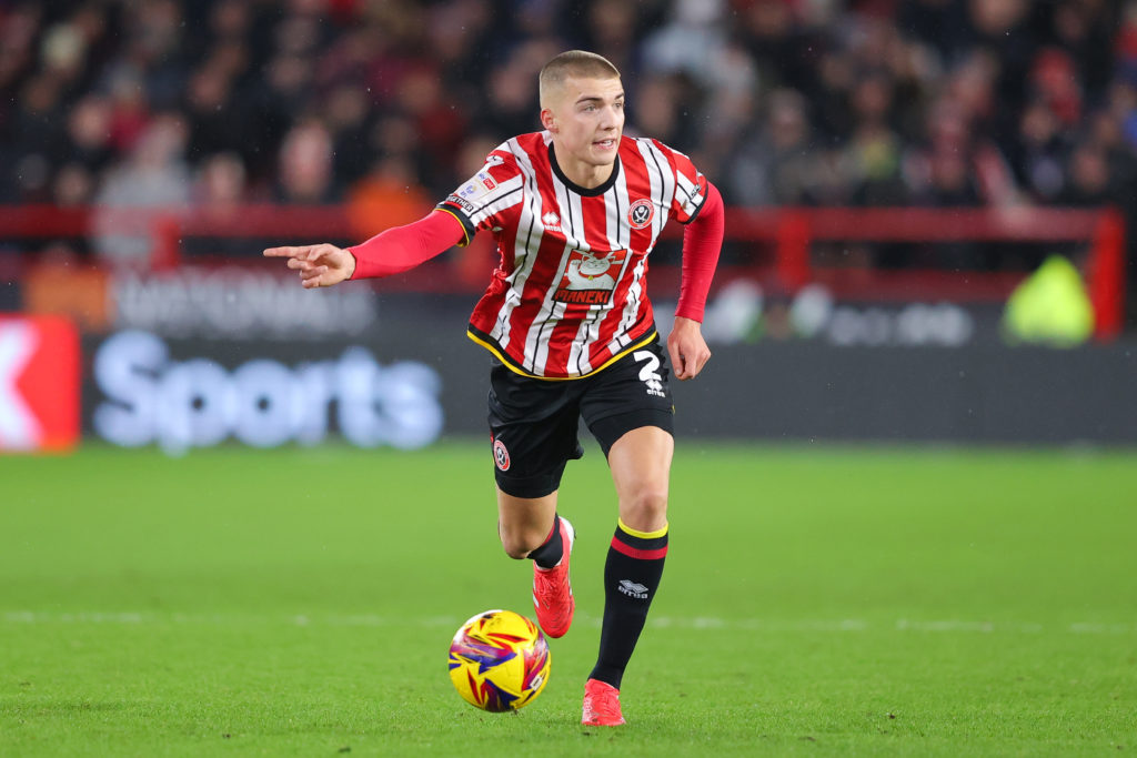 Alfie Gilchrist points to a teammate during Sheffield United vs Hull City