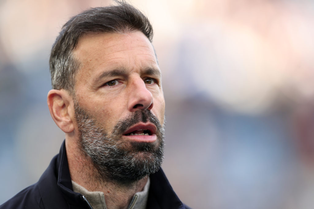 Ruud Van Nistelrooy reacts during Leicester City vs Liverpool in the 2024/25 Premier League