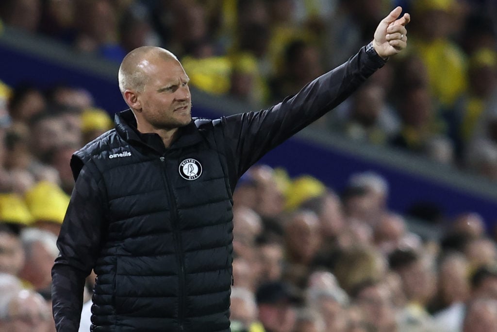 Bristol City's Manager Liam Manning gestures during the Sky Bet Championship match between Leeds United FC and Bristol City FC