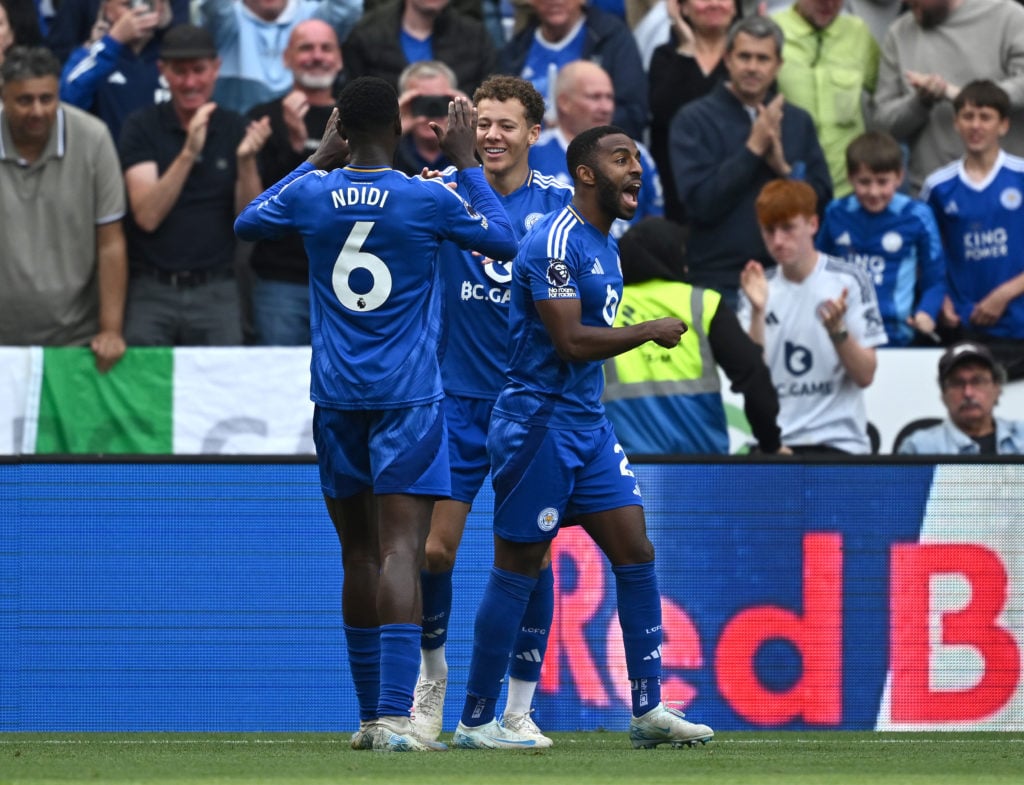 Ricardo Pereira shouts instructions after Kasey McAteer scores for Leicester