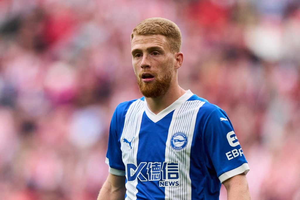 Carlos Vicente playing for Deportivo Alaves against Athletic Club.