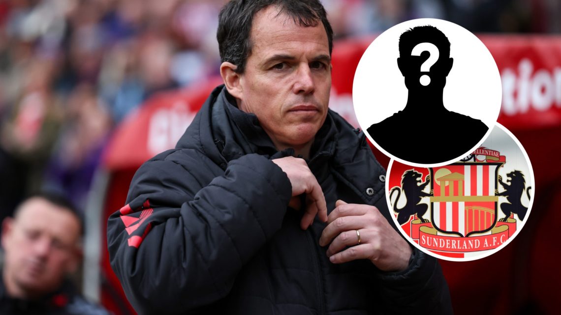 Sunderland manager Regis Le Bris, Sunderland badge and mystery player