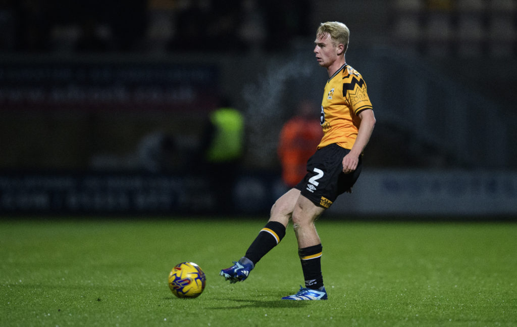Liam Bennett passes the ball during Cambridge United vs Lincoln City