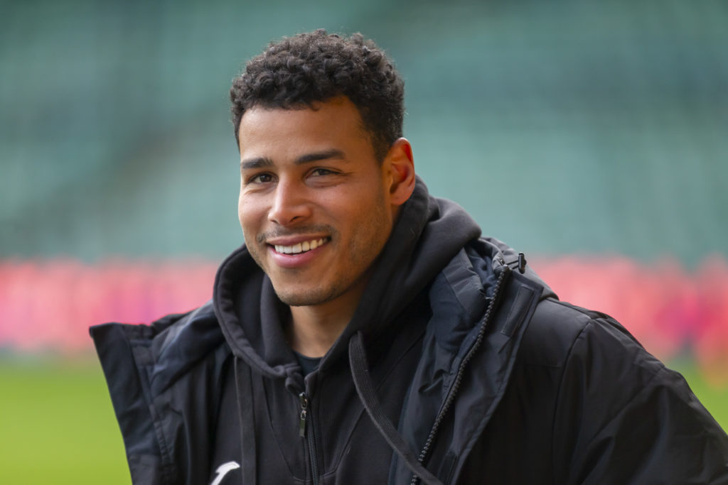 Onel Hernandez of Norwich City arrives before the Sky Bet Championship match between Norwich City and Coventry City
