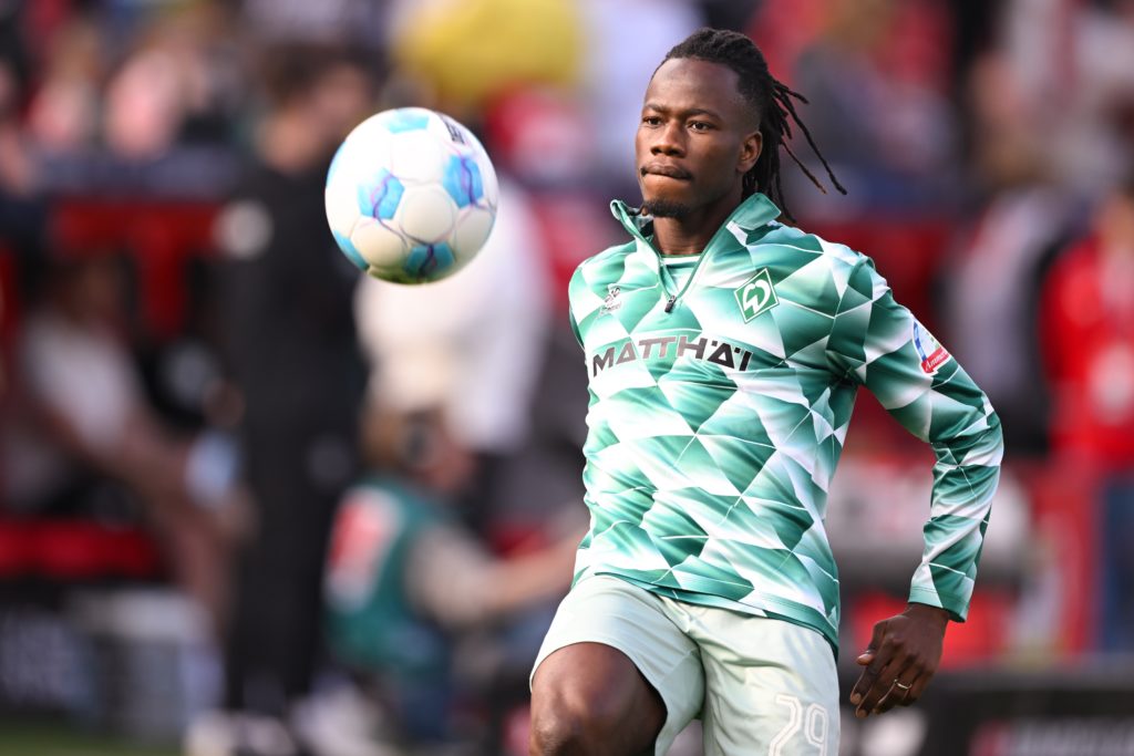 Issa Kabore warms up before Bundesliga game between Bayer 04 Leverkusen and SV Werder Bremen