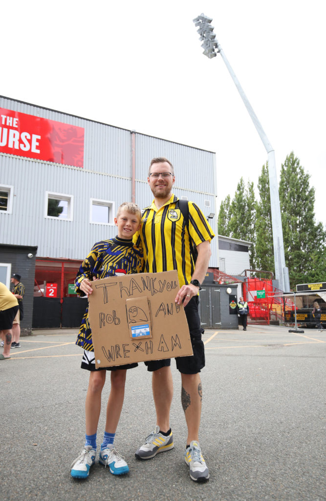 Sheffield Wednesday fans thank Wrexham