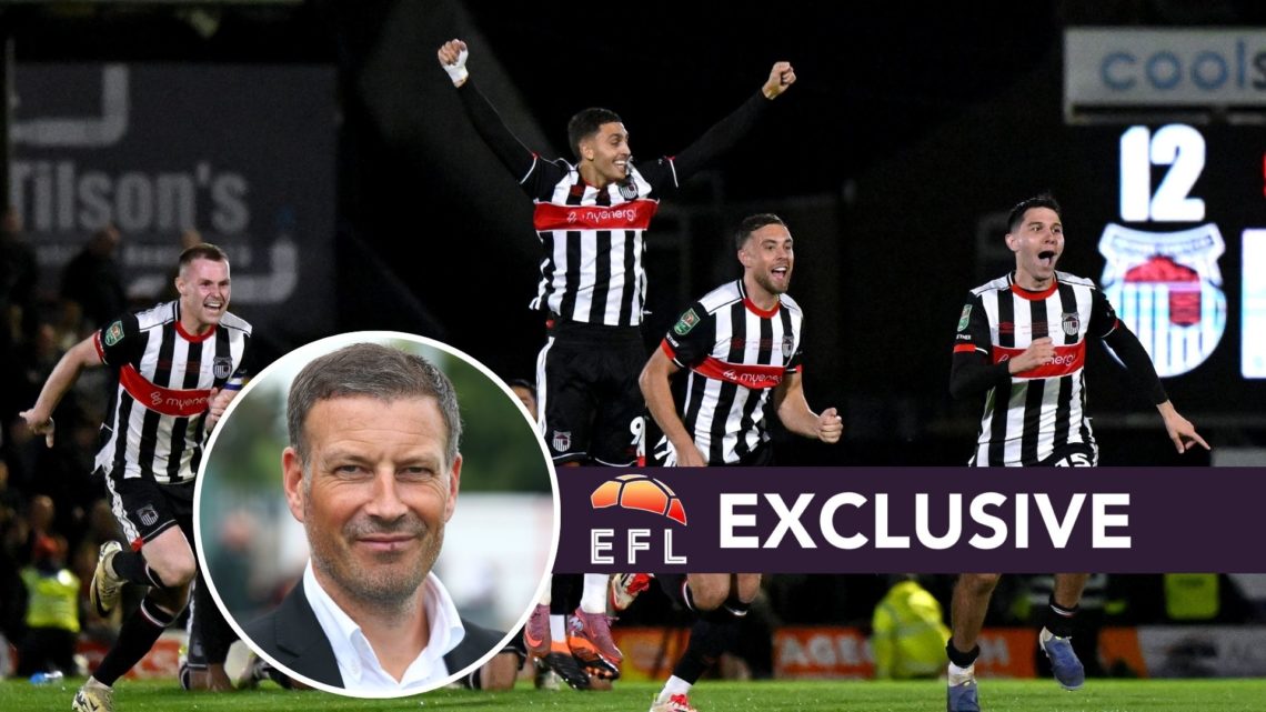 Players of Grimsby Town celebrates victory during the Carabao Cup Second Round match between Grimsby Town and Manchester United. Inset, Referee Mar...