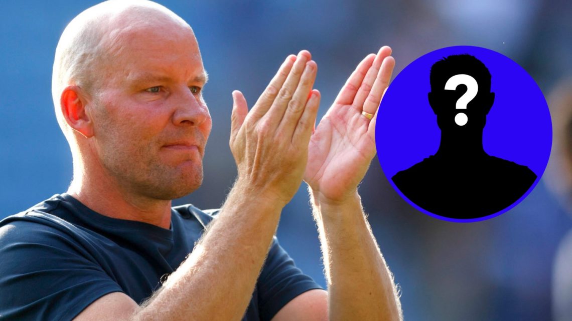 Henrik Pedersen applauds after Leicester City v Sheffield Wednesday - Sky Bet Championship