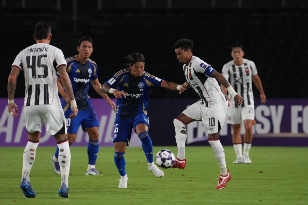Jesse Lingard controls the ball during FC Machida Zelvia v FC Seoul - AFC Champions League Elite 2025-26 East Region Group Stage