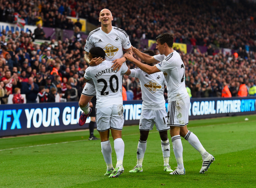 efferson Montero (1st L) of Swansea City celebrates scoring his team's first goal with his team mates Jonjo Shelvey (2nd L)