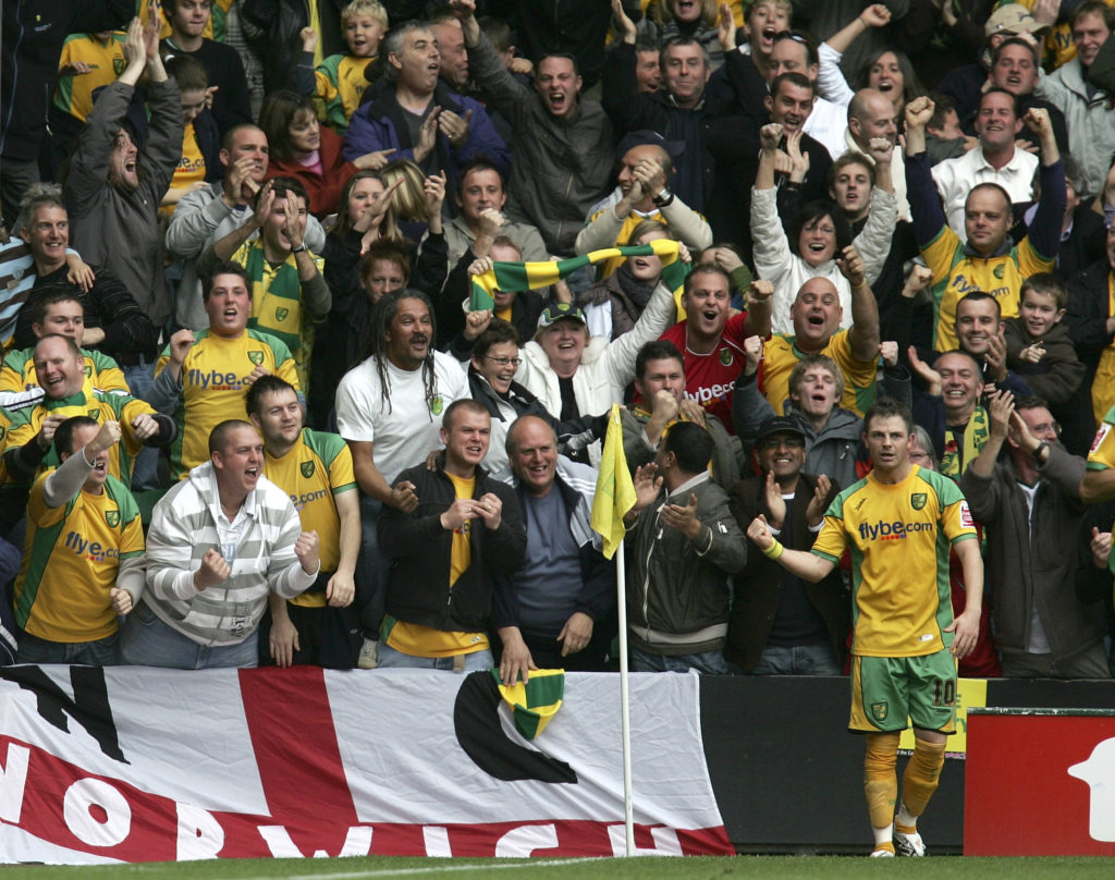 Jamie Cureton celebrates his goal for Norwich City vs Ipswich Town